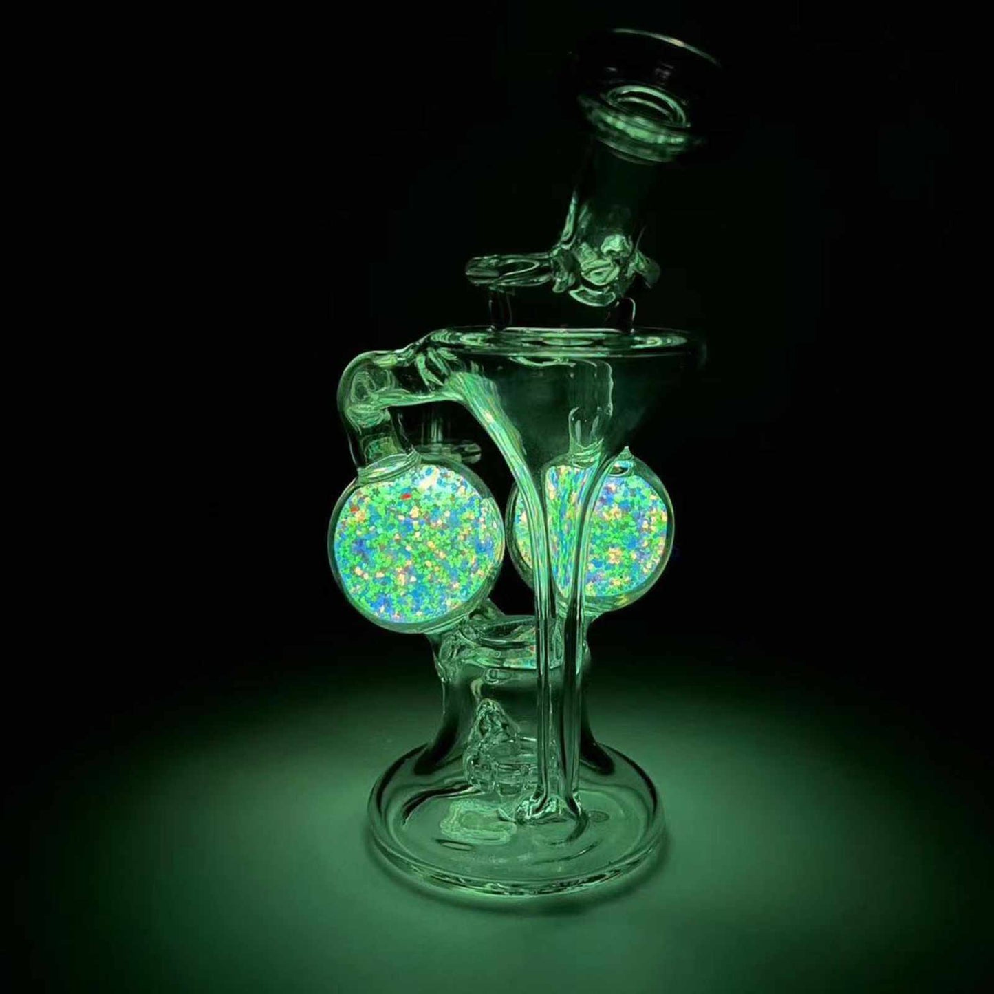 SKLENĚNÝ BONG BLACK LEAF SVÍTÍCÍ VE TMĚ 18 CM